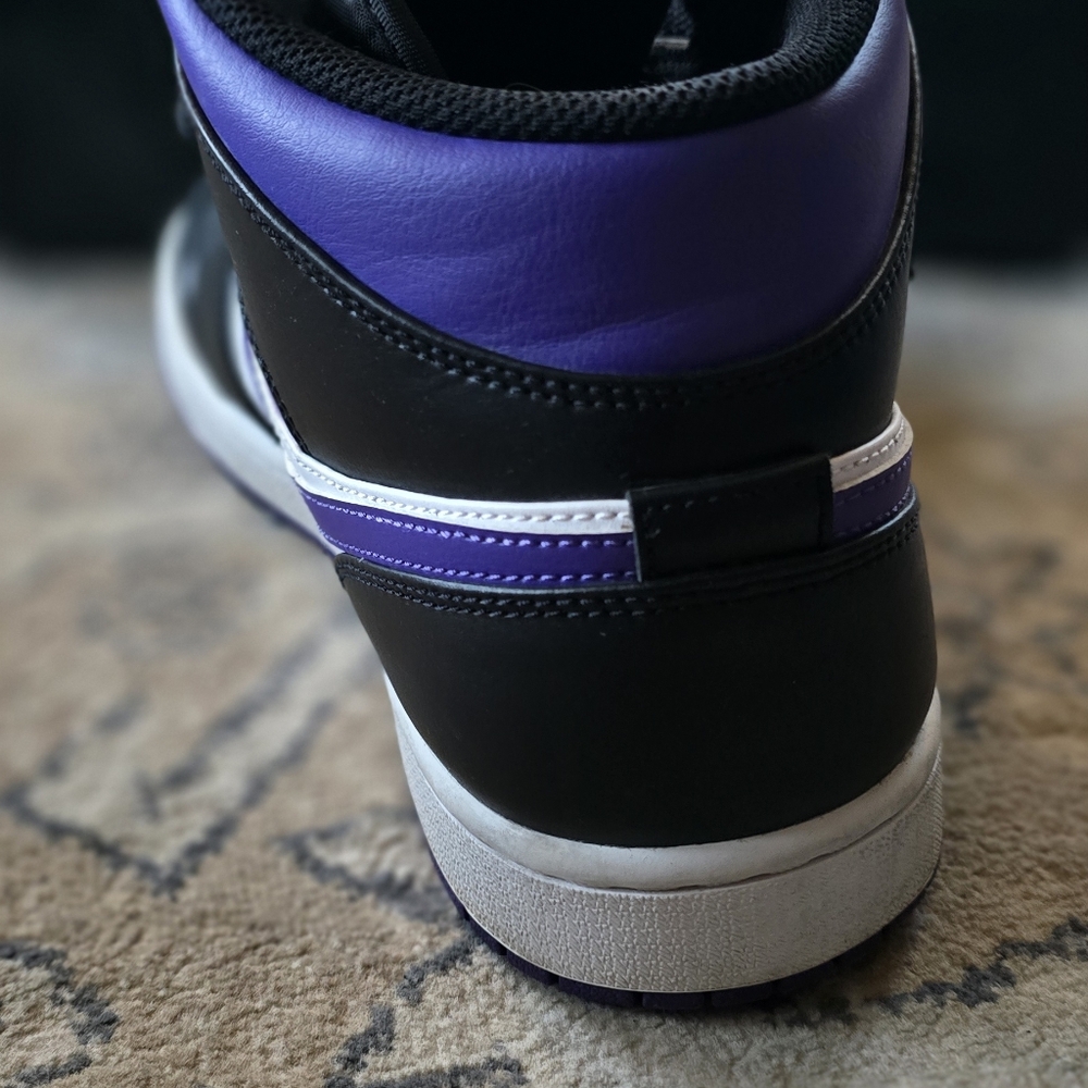 Nike Air Jordan 1 Dark Iris - Picture 3 of 7